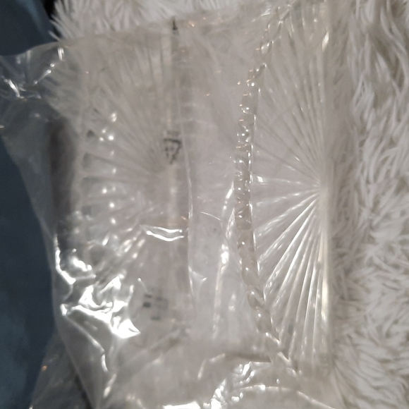 U.S Acrylic Towel Holder - Picture 5 of 6